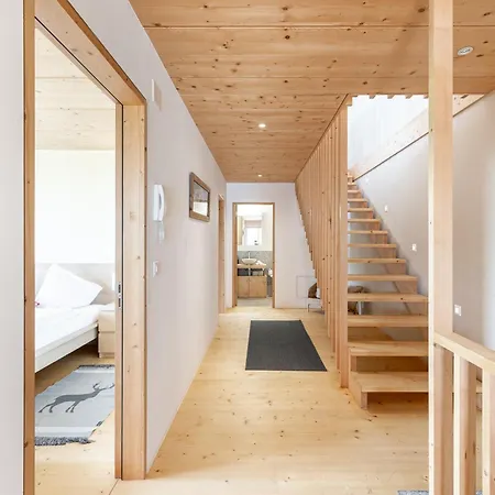 Apartament Schinnas 757 *